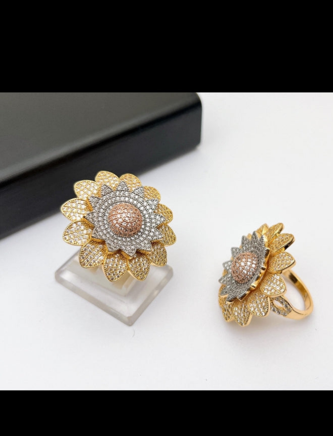 8 Designs One Caret Rings
