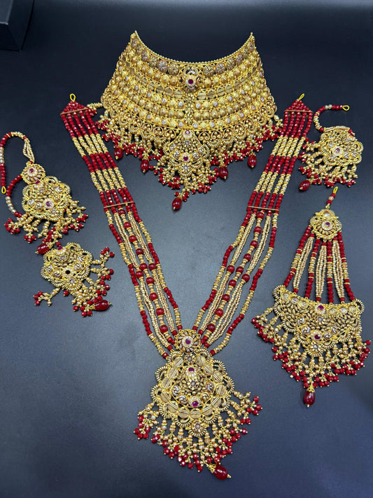This Antique Gold Bridal Jewellery Set is a masterpiece of traditional craftsmanship, designed to create a majestic presence for any bride.