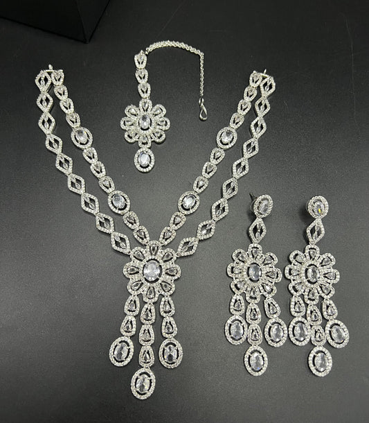 Regal Floral Halo Bridal Jewellery Set – Silver Finish Choker Necklace, Chandbali Earrings & Maang Tikka with Teardrop Accents