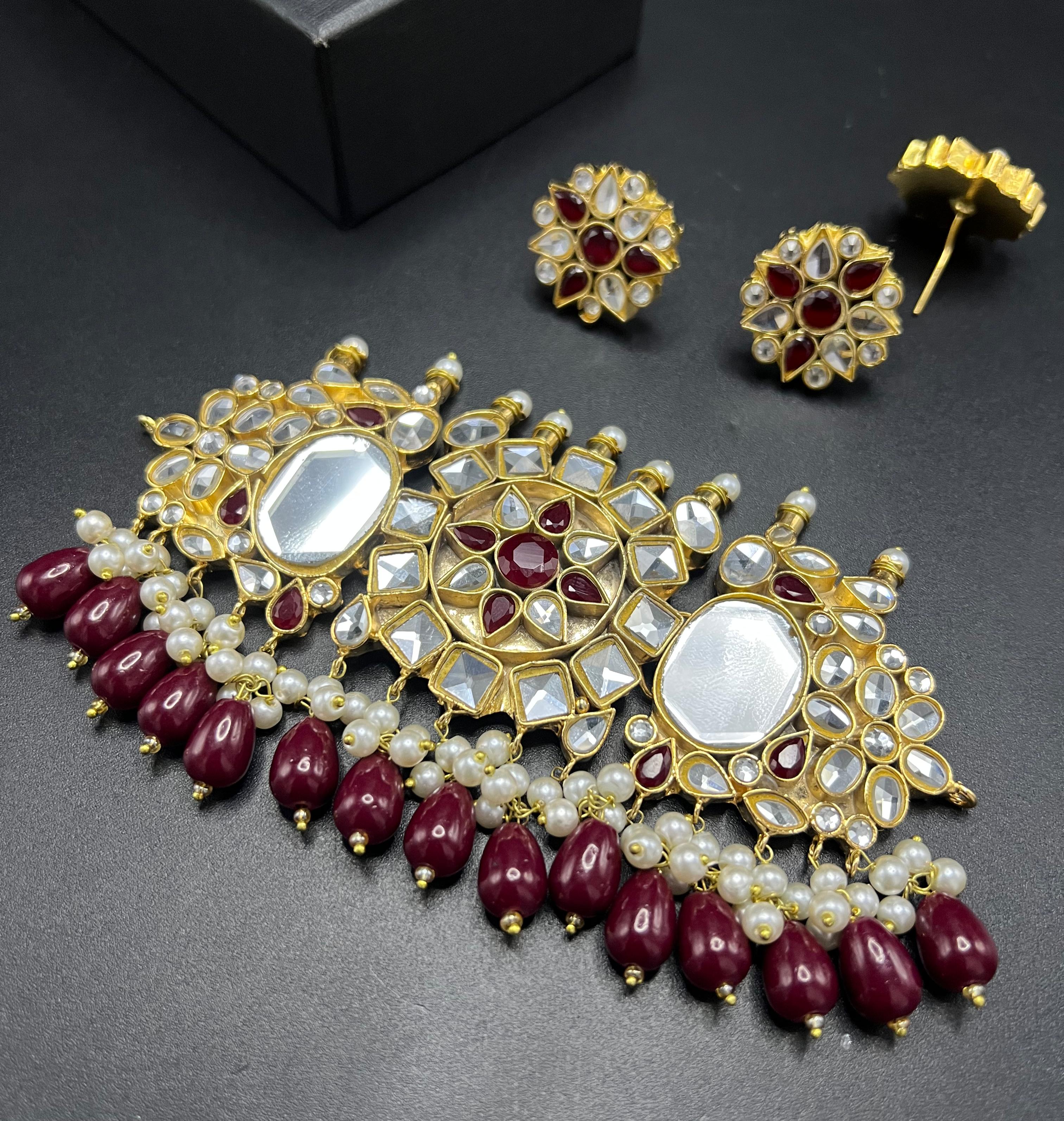 Exquisite Sheeshphool Style Kundan Choker with Droplet Accents and Stud Earrings