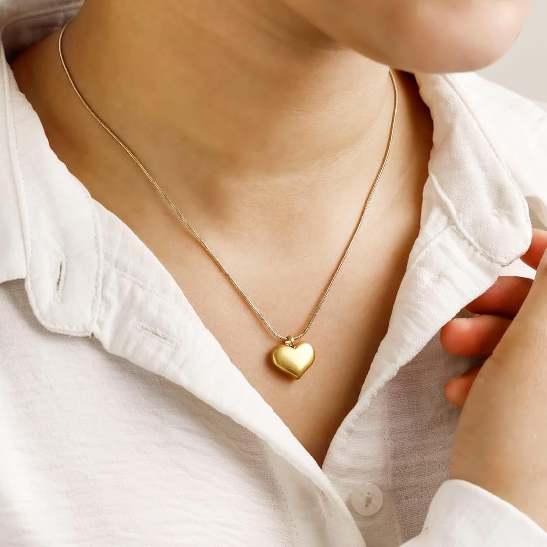 Elegant Heart Drop Pendant Necklace – Modern Minimal Jewelry