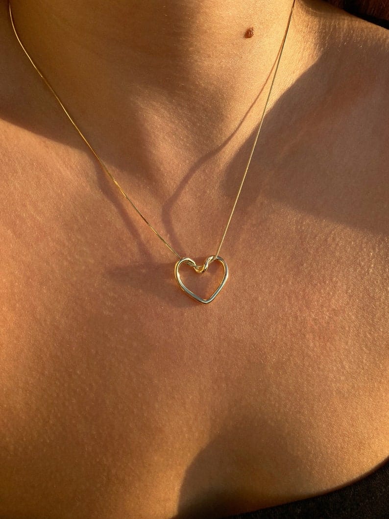 Open Heart Pendant Necklace – Minimal Elegant Jewelry