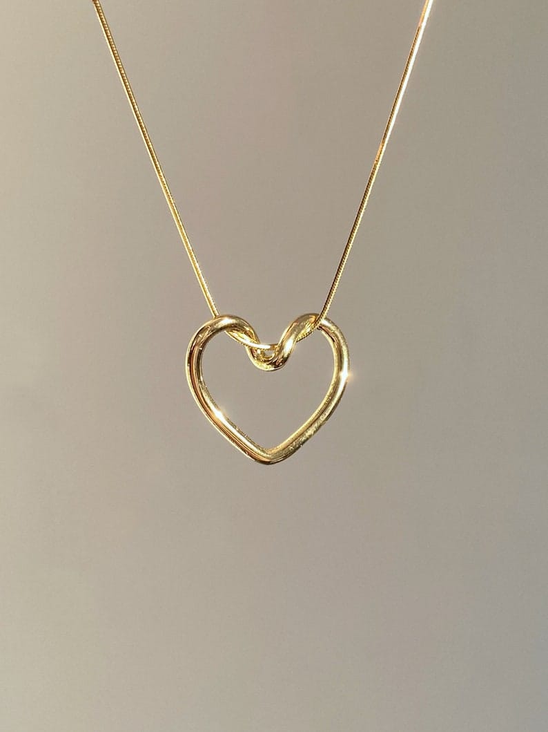 Open Heart Pendant Necklace – Minimal Elegant Jewelry