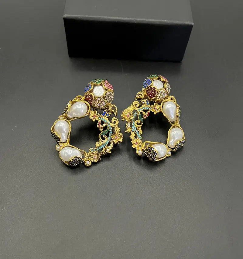 Luxurious Gold Tone Earing