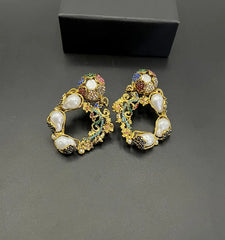 Luxurious Gold Tone Earing