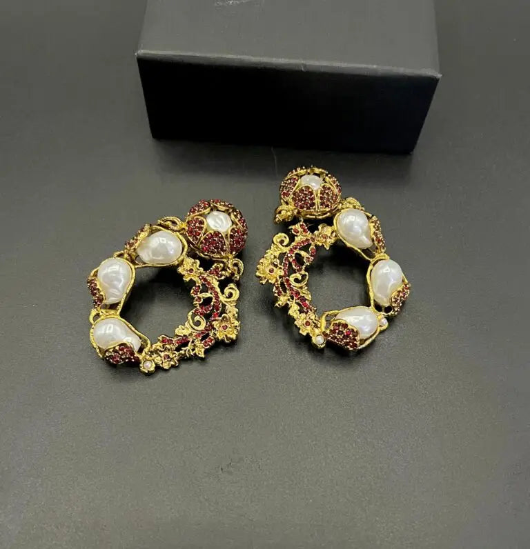 Luxurious Gold Tone Earing