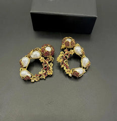 Luxurious Gold Tone Earing