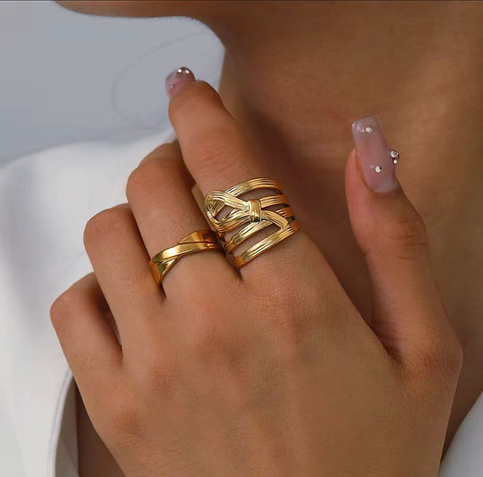 The Fluid Wave Coil Ring