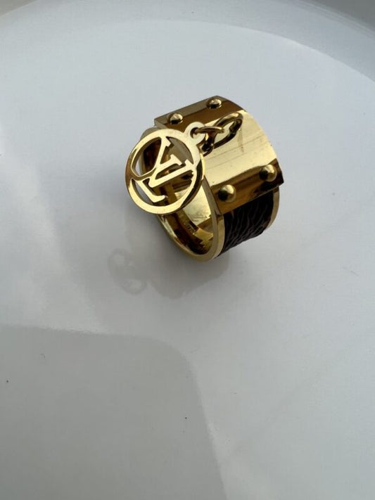 Louis Vuitton Ring Golden Black