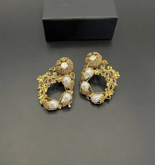 Luxurious Gold Tone Earing