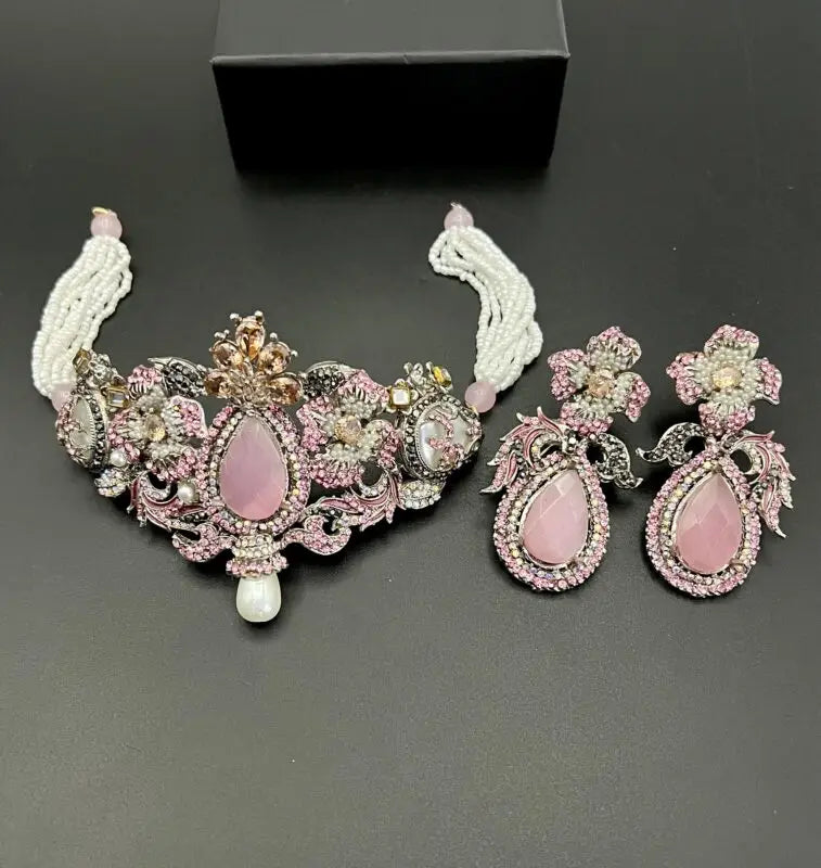 Beautifull Hand made Design Choker set