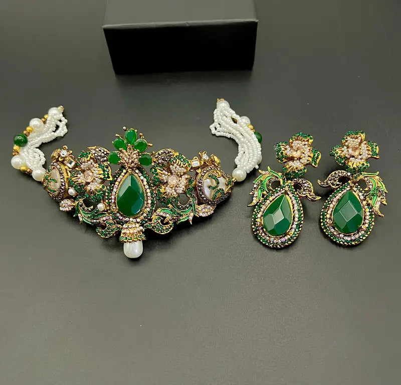 Beautifull Hand made Design Choker set