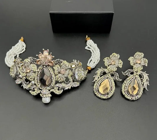 Beautifull Hand made Design Choker set