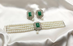 Simple White Pearls Choker