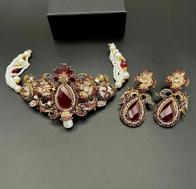 Beautifull Hand made Design Choker set