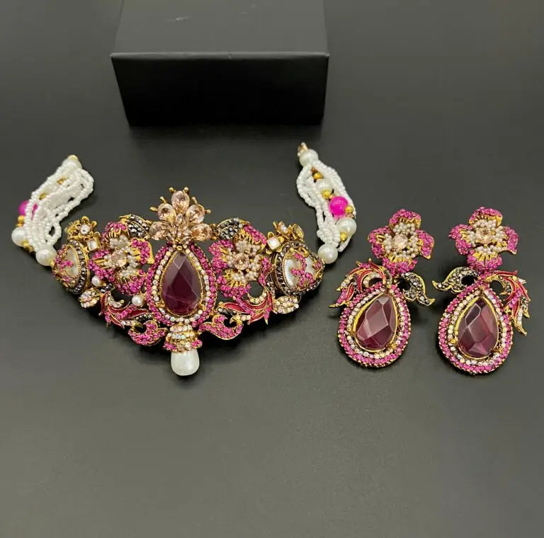 Beautifull Hand made Design Choker set