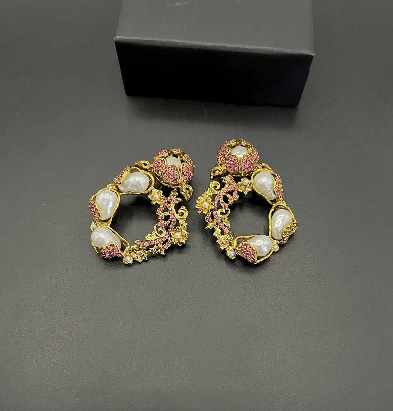 Luxurious Gold Tone Earing