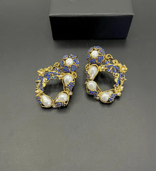 Luxurious Gold Tone Earing