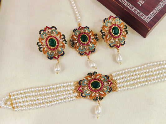 Exquisite 4-Piece Kundan & Multi-Color Meenakari Pearl Choker Set – Includes Maang Tikka & Earrings