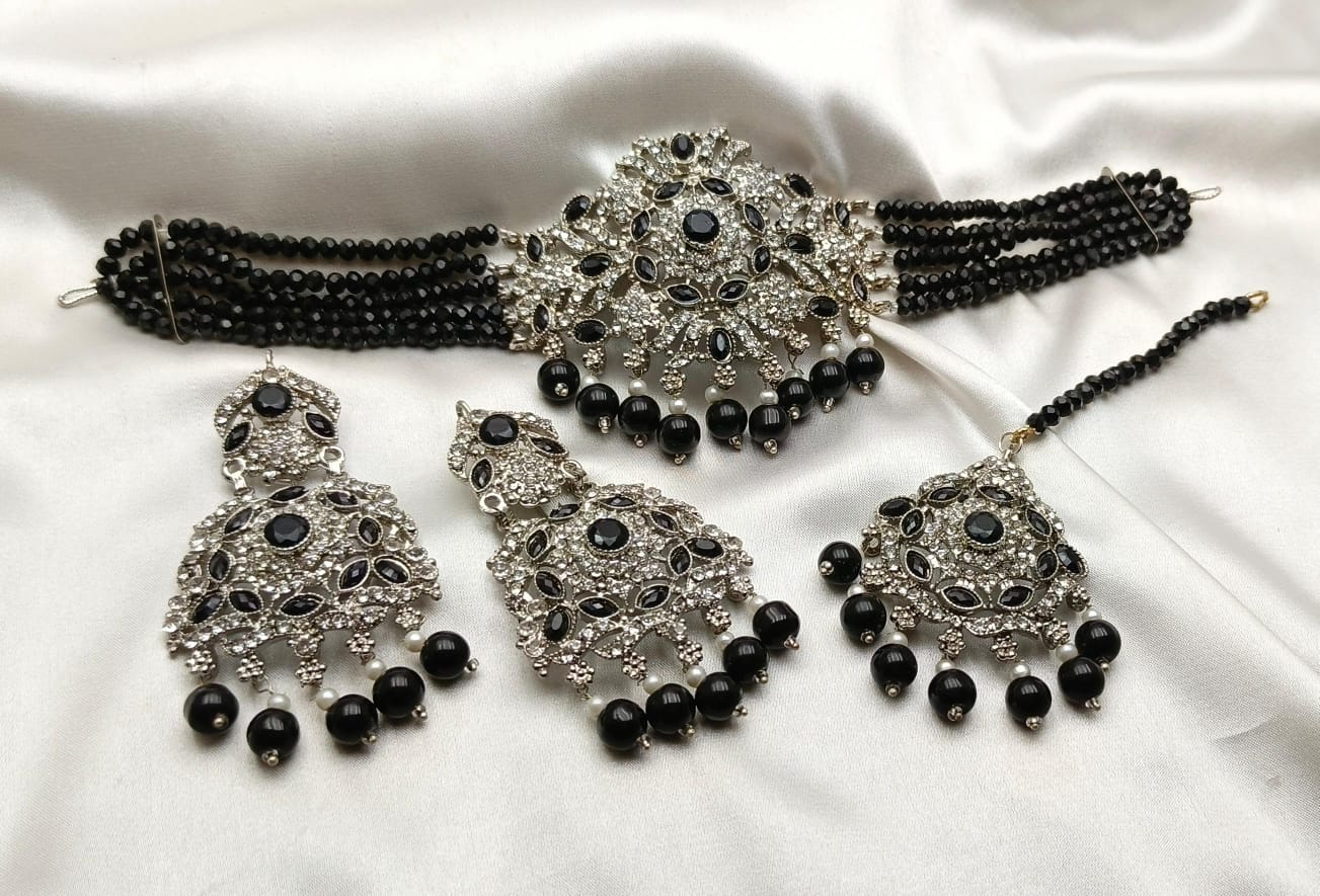 Silver Base Neacklace Set