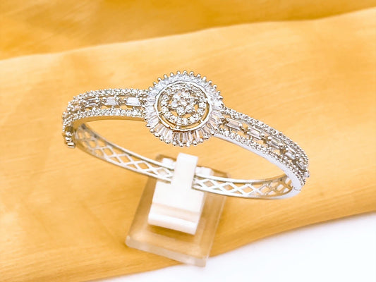 One Caret Fine Quality Handcuff