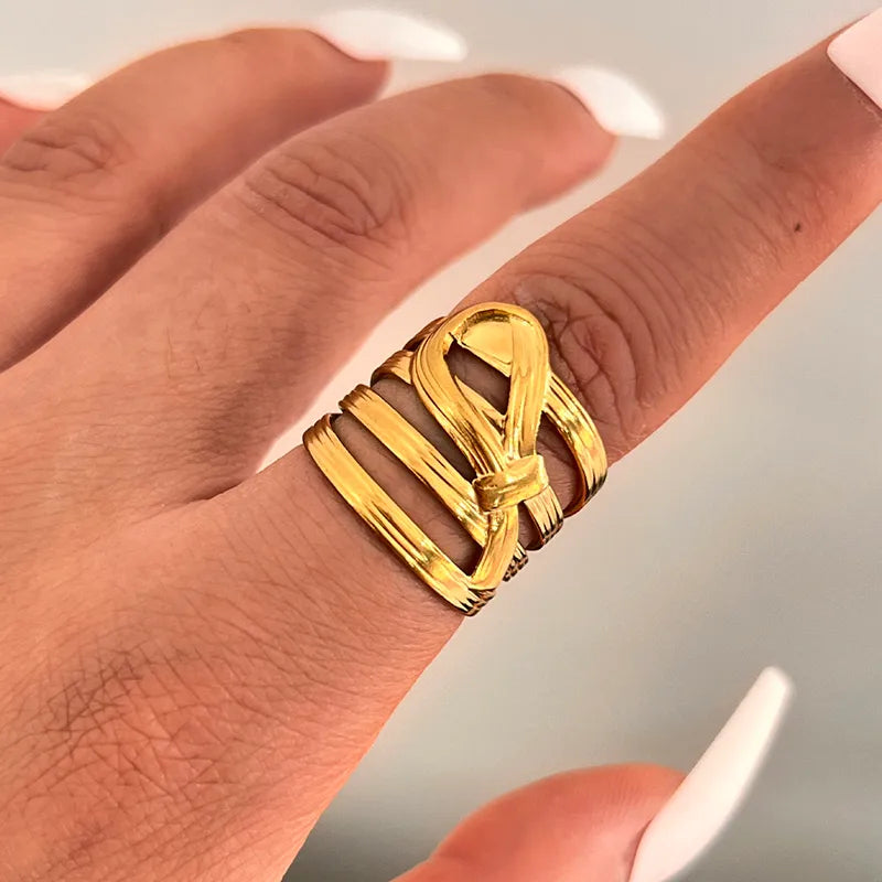 The Fluid Wave Coil Ring