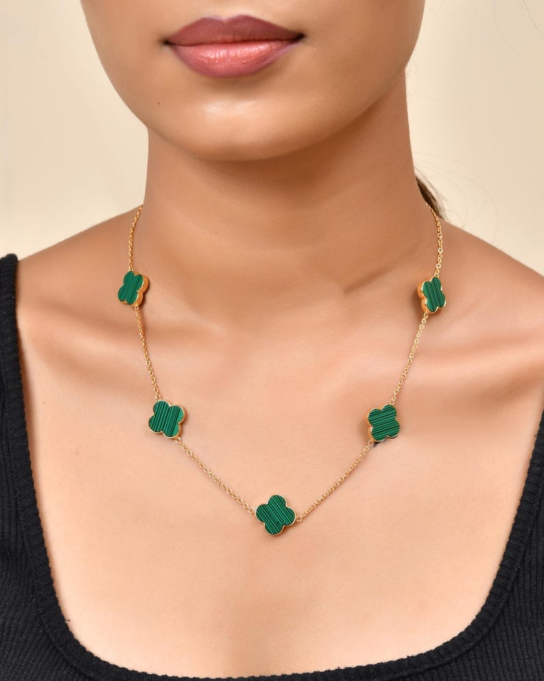 Elegant Malachite Green 5-Motif Clover Station Necklace – Classic Four-Leaf Lucky Clover Jewelry for Women