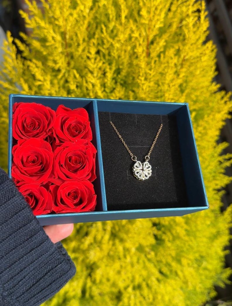 2-in-1 Magnetic Folding Heart Four-Leaf Clover Necklace – Zirconia Crystal Transformable Pendant for Women