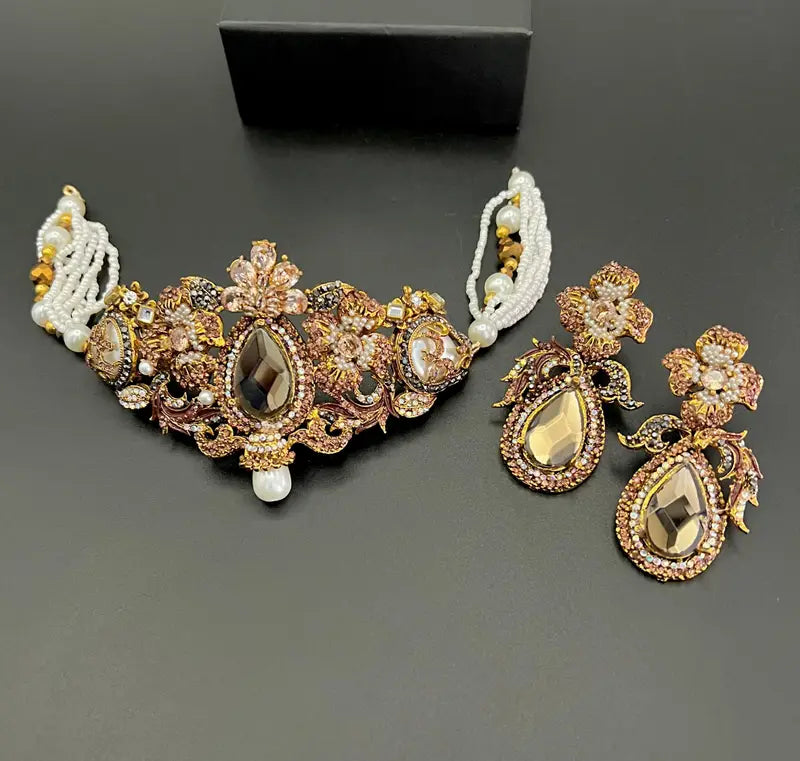 Beautifull Hand made Design Choker set