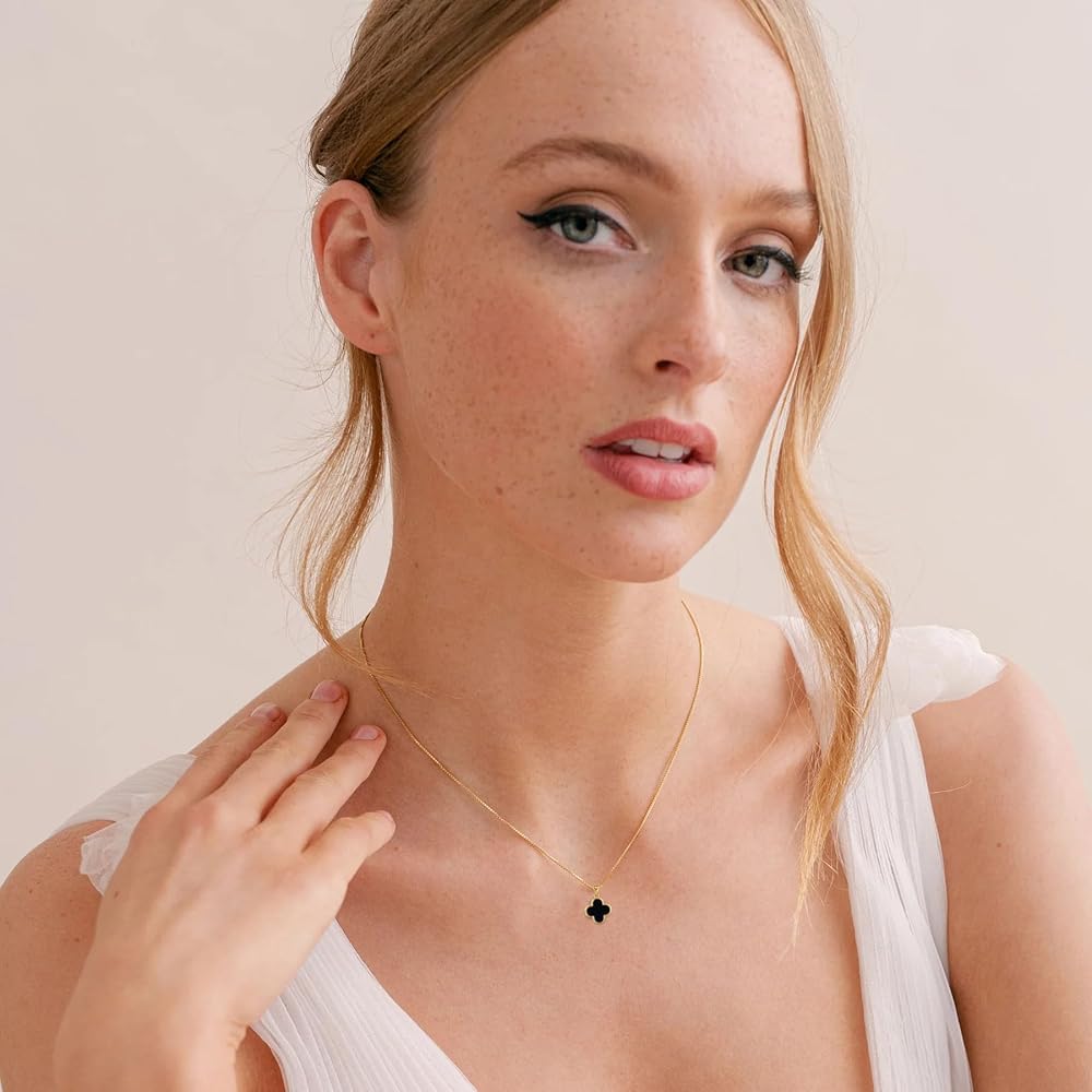 Elegant Clover & Flower Charm Necklace – Minimalist Enamel & Gemstone Jewelry