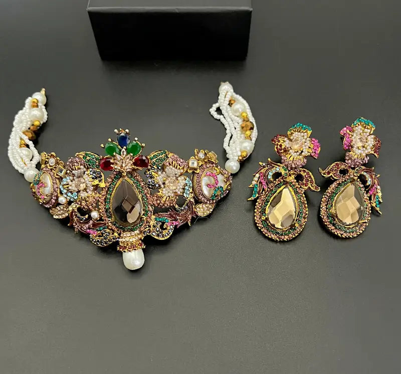 Beautifull Hand made Design Choker set