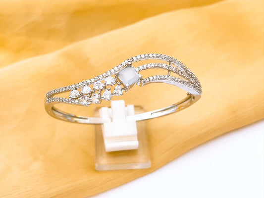 One Caret Fine Quality Handcuff