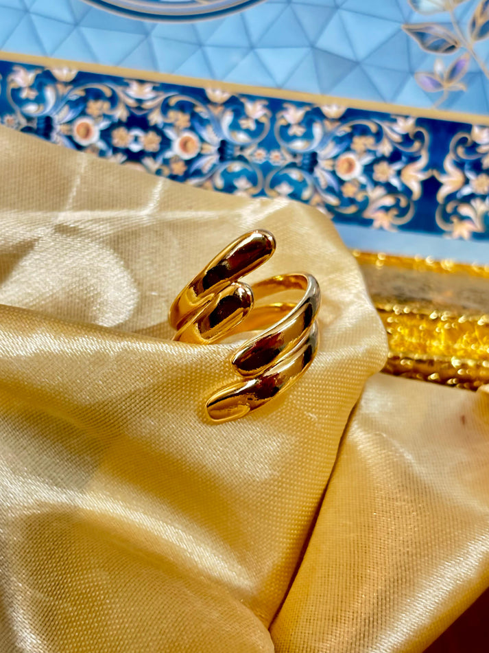 The Fluid Wave Coil Ring