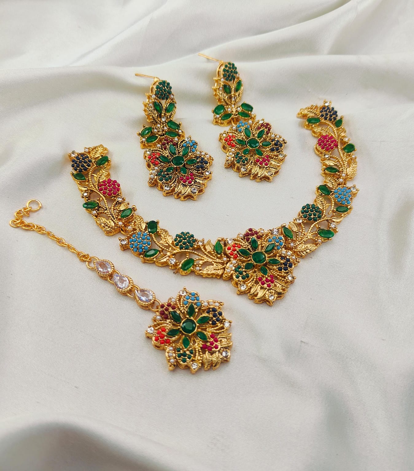 Gold Polish Neacklace Set