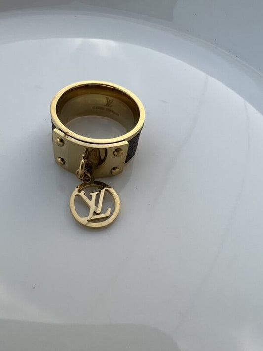 Louis Vuitton Ring Golden Black