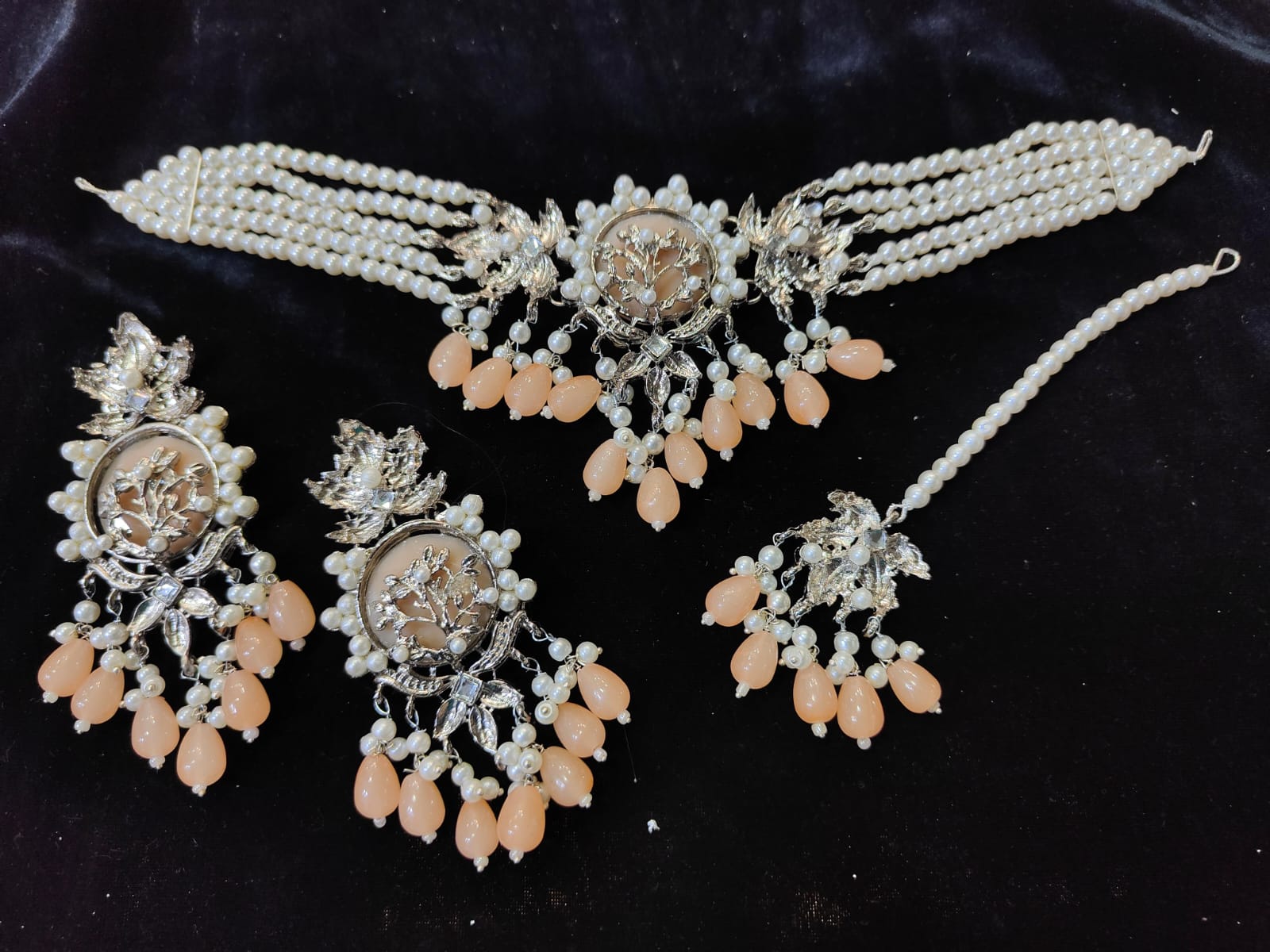 Silver Base Neacklace Set