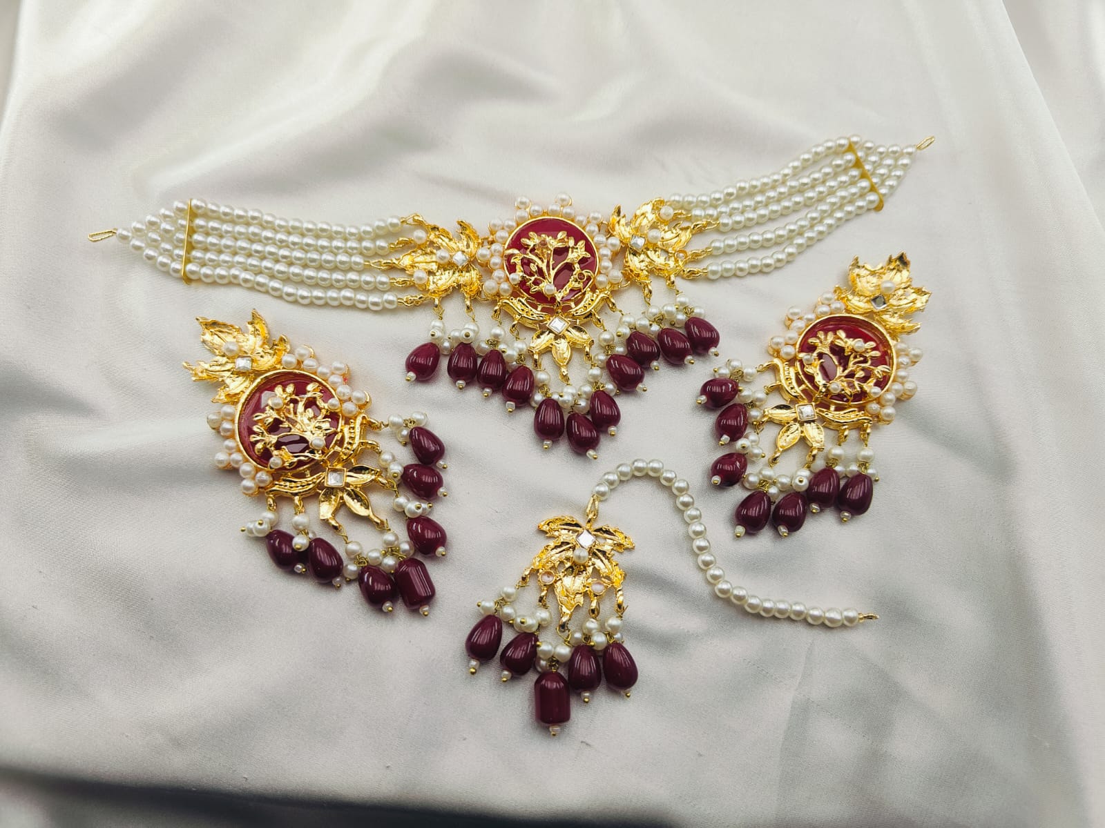 Golden Base Neacklace Set